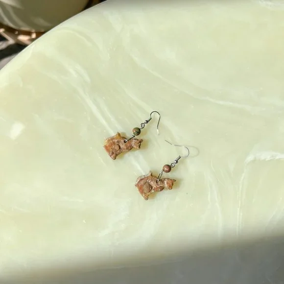 Vintage 90s Marble Stone Carved Cat Dangle Earrings - Picture 7 of 8